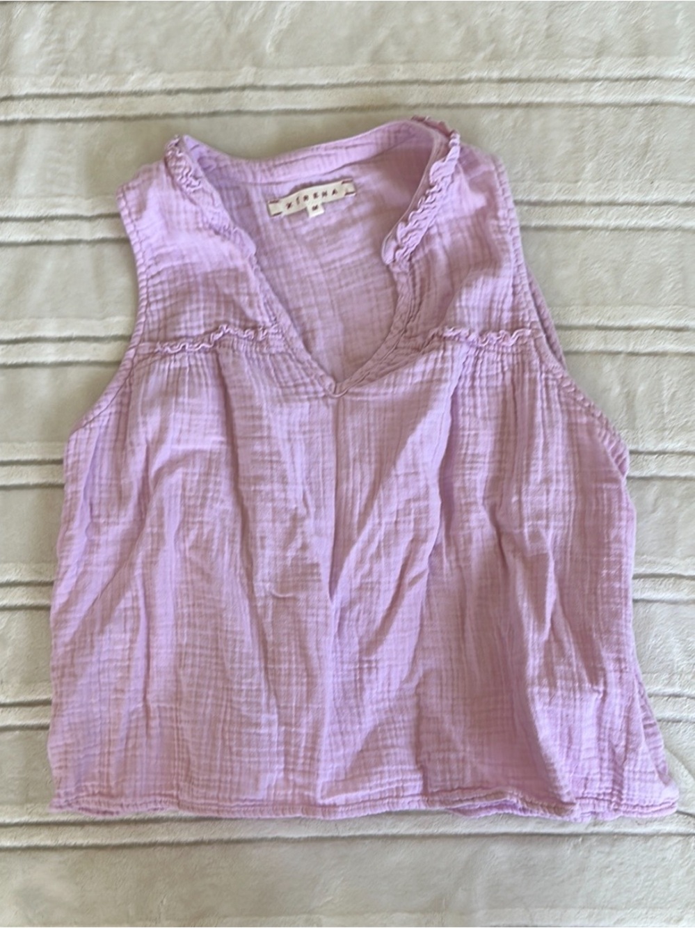 Xirena Sleeveless Lavender Gauze V-Neck Top